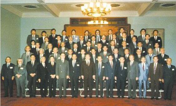 · 1989年