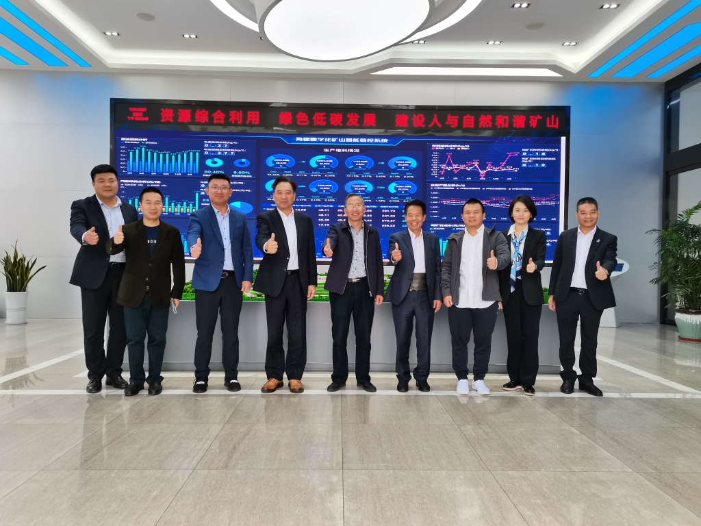 小松中國及廣東東升集團一行赴蕪湖海螺參觀考察